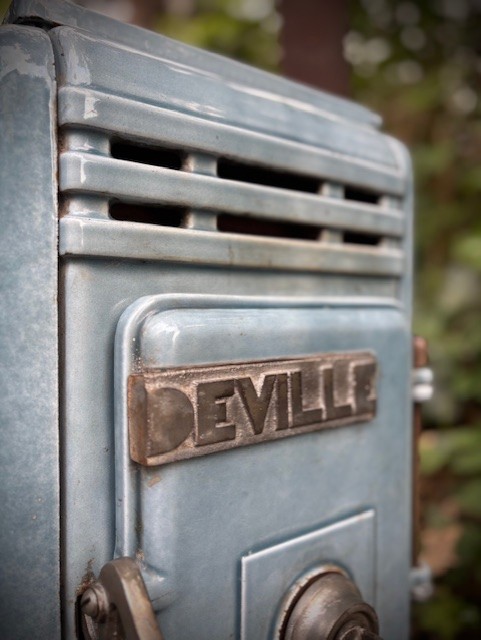 Deville Marianna